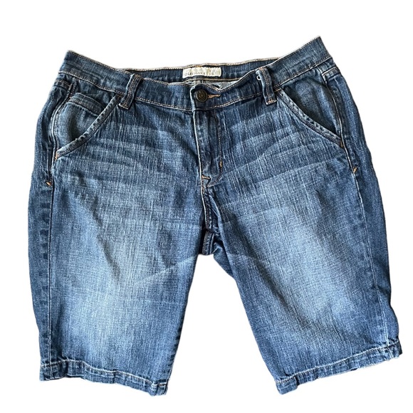 Old Navy Denim  Bermuda shorts size 8. Gently used - Picture 3 of 9